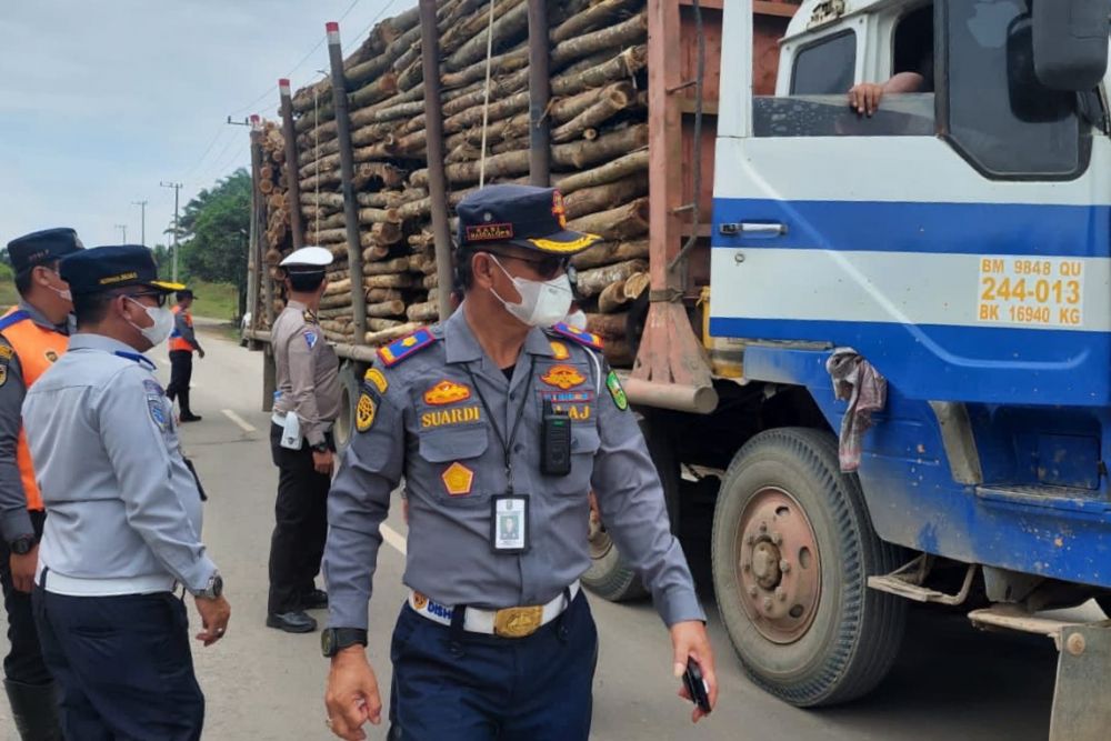 2-jam-razia-di-rohil-37-truk-odol