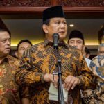 5bb48871868d0-calon-presiden-nomor-urut-02-prabowo-subianto-tengah-bersama-ketua-badan-pemen_375_211