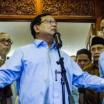 5bb5bad44d158-calon-presiden-dan-wakil-presiden-nomor-urut-02-prabowo-subianto-tengah-dan-sa_375_211