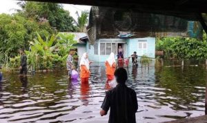banjir-rendam-ratusan-rumah-di-teluk-latak-bengkalis-aris-terparah-selama-hidup-saya