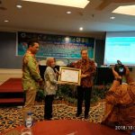 md-44802-Plt-Kepala-BPKAD-Kota-Pekanbaru--Syoffaizal-menerima-penghargaan-Terbaik-Pertama-dari-PT-Taspen-sebagai-penyetor-iuran-wajib-tepat-waktu-PNS-se-Provinsi-Riau.