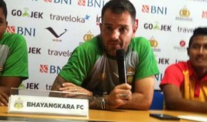 -pelatih-bhayangkara-fc-simon-mcmenemy