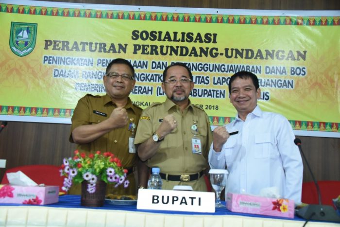 bupati-amril-laporan-dana-bos-harus-valid-dan-tepat-waktu