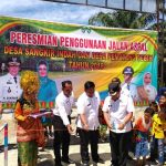 bupati-rohul-resmikan-32-kilometer-jalan-aspal