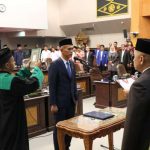 md-42098-Ir.-Nofrizal--MM-saat-diangkat-Sumpah-sebagai-PAW-Pimpinan-DPRD-Pekanbaru-sisa-masa-jabatan-2014-2019-oleh-Ketua-Pengadilan-Pekanbaru.