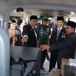 md-76056-Wali-Kota-Pekanbaru--Firdaus-melihat-Mobil-Perlindungan--hibah-dari-Kementerian-Pemberdayaan-Perempuan-dan-Perlindungan-Anak.