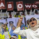 5bf79c9731433-relawan-mengikuti-acara-pembekalan-relawan-pasangan-capres-cawapres-nomor-urut-0_665_374