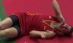 Carolina Marin mengerang kesakitan.