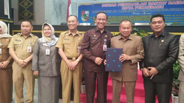 DPRD Kota Pekanbaru sahkan tiga Ranperda jadi Perda.