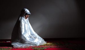 muslimah-shalat-tahajud-