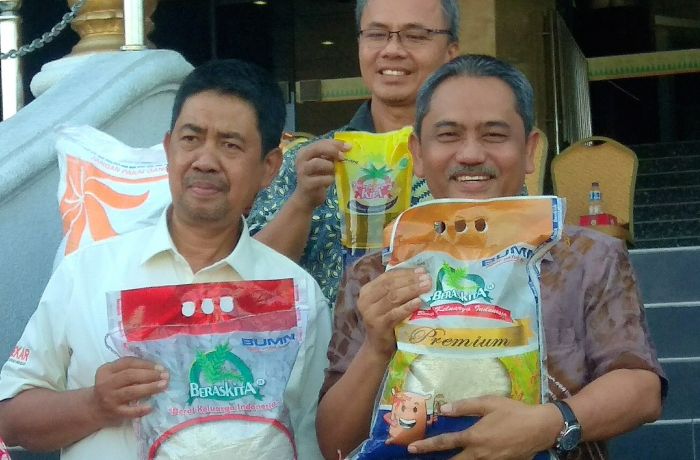 operasi-pasar-bulog-jual-beras-medium-harga-murah
