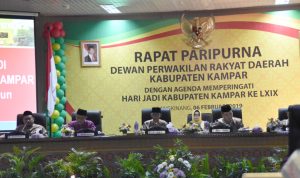 Ketua DPRD Kampar Ahmad Fikri membuka Sidang Paripurna Istimewa DPRD Kab. Kampar, di Gedung DPRD Kab. Kampar