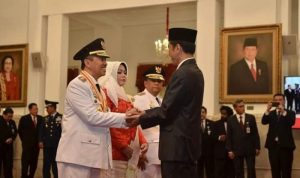 luhut-dan-surya-paloh-hadiri-pelantikan-gubri-dan-wagubri-di-istana-negara