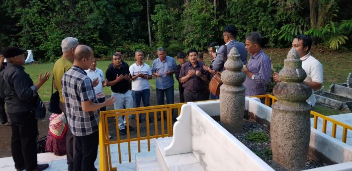 rektor-uir-ziarah-akademik-ke-makam-tuanku-tambusai-di-negeri-sembilan-malaysia
