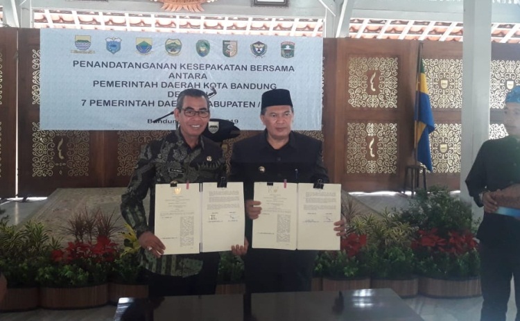 Bupati Kuansing Drs H Mursini, M.Si dan Walikota Bandung H Oded Muhamad Danial, S.AP