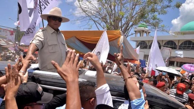 Calon Presiden nomor urut 02 Prabowo Subianto saat kampanye di Manado, 24 Maret 2019.
