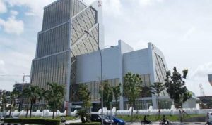 Gedung bank riau kepri terlihat megah dan terletak di jalan Sudirman, Pekanbaru