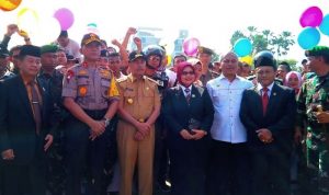 Kapolda Riau Irjen Pol Widodo Eko Prihastopo (dua dari kiri) bersama Gubernur Riau,