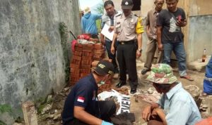 Polisi Lakukan Olah TKP penemuan tulang belulang di Cirebon.