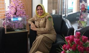 Pustakawan yang menangani konsultasi minat baca keluarga, Herayulvita,