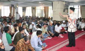 Wakil Ketua MPR Hidayat Nur Wahid dalam sosialisasi Empat Pilar di Aula Pertemuan kompleks Masjid