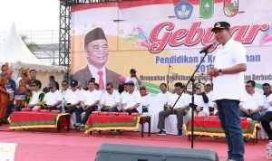 Wali Kota Pekanbaru, Firdaus memberikan sambutan pada acara Gebyar Pendidikan dan Kebudayaan di Kota Pekanbaru.