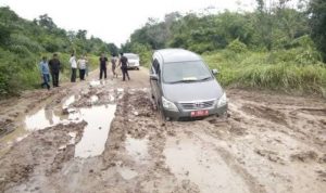 angka-kerusakan-jalan-di-riau-masih-tinggi
