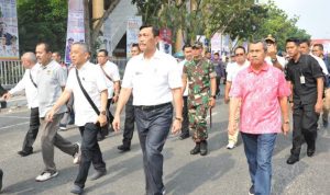 luhut-dan-syamsuar-hadiri-jalan-sehat-bertemakan-melawan-hoax-dan-fitnah