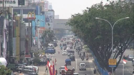 pekanbaru-berasap-jarak-pandang-cuma-empat-kilometer