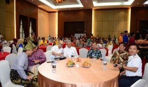 syamsuar-dan-ganjar-pranowo-hadir-seminar-seminar-riau-outlook-2019-2024