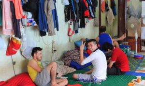Beberapa orang imigran asal Timur Tengah sedang berada di penampungan Rudenim, beberapa waktu lalu.