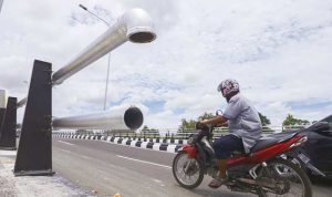 Besi pembatas jalan yang berada di Jembatan Sultan Abdul Jalil Alamuddin Syah atau Jembatan Siak IV