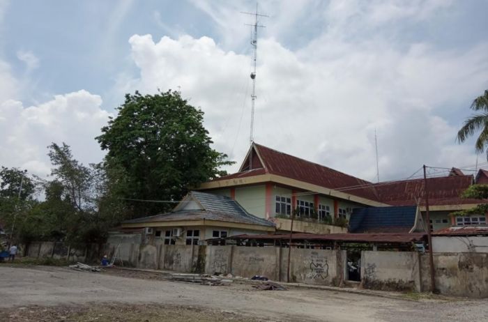 Dinding pelabuhan pelindo,