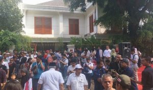 Para pendukung dan relawan pasangan calon nomor urut 02 Prabowo Subianto-Sandiaga Uno