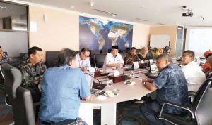 Wali kota Pekanbaru, Dr. H. Firdaus, ST, MT bersama DLHK membahas program pembangunan PLTSa di Kementerian Koordinator Bidang Kemaritiman RI.