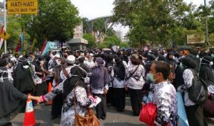 demo-guru-legislator-riau-sayangkan-kalau-proses-belajar-mengajar-jadi-terganggu