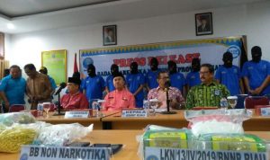 gubri-dan-kepala-bnnp-ekspos-70-kg-sabu-dan-ribuan-ekstasi