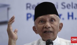 Amien Rais dipanggil polisi untuk diperiksa sebagai saksi untuk tersangka Eggi Sudjana yang terjerat kasus dugaan makar atas seruannya soal People Power.