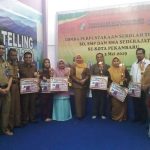 Foto bersama dengan pemenang lomba.