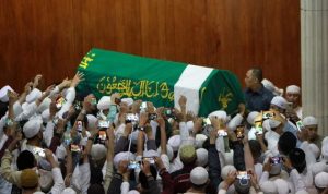 Ustaz Arifin Ilham Dishalatkan di Az-Zikra Sentu