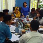 Camat Tampan, Liswarti saat memimppin rapat persiapan pelaksanaan Gerak Jalan Santai sempena HUT Pekanbaru ke 235 copy