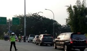 Pemantauan ganjil-genap di Tol Tangerang. Sebagai ilustrasi