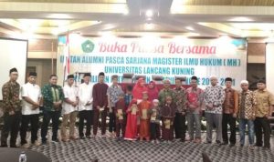 ika-pascasarjana-ilmu-hukum-unilak-santuni-anak-yatim