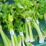 Meski berukuran kecil, daun seledri ternyata punya segudang manfaat yang besar untuk Anda.