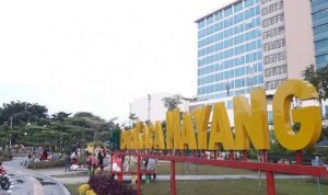 Ruang Terbuka Hijau Kaca Mayang.