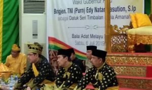 gubernur-dan-wakil-gubernur-riau-resmi-menyandang-gelar-adat-dari-lam-riau