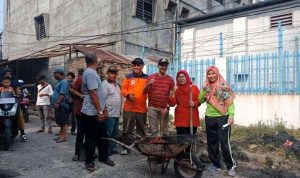 Camat Tenayan Raya, Abdimas Syahfitra saat memimpin Goro di Lingkungan Kecamatan Tenayan Raya.