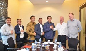 Wali Kota Pekanbaru, Firdaus saat melakukan Pertemuan dengan Investor dari Jerman.