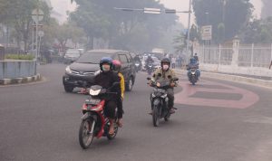 34083-masyarakat-terkena-ispa-di-riau