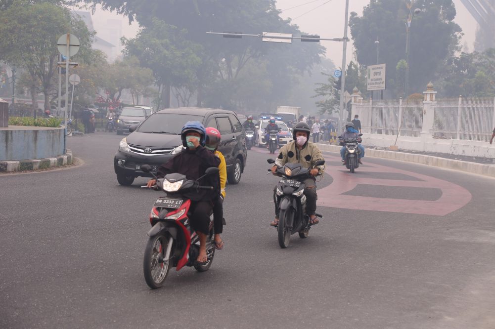 34083-masyarakat-terkena-ispa-di-riau